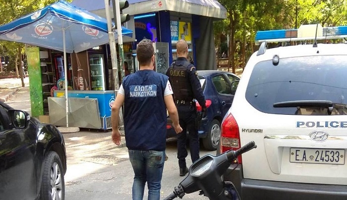 Νέα επιχείρηση της Δίωξης Ναρκωτικών στην πλατεία Εξαρχείων – Οκτώ προσαγωγές