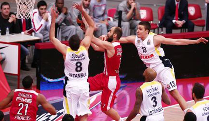 ΟΛΥΜΠΙΑΚΟΣ - ΦΕΝΕΡΜΠΑΧΤΣΕ 64-73: Έχασε ματς και διαφορά και τώρα τρέχει! (βίντεο)