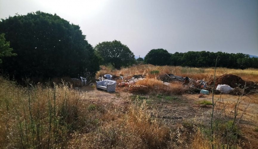 Μιχ. Χατζηκαλύμνιος: "Αυτός ο χαριτωμένος σκουπιδότοπος σε δημοτικό οικόπεδο"