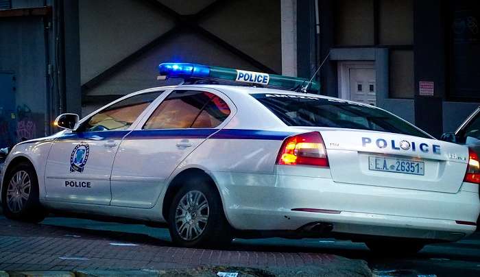 Πυροβολισμοί με 5 τραυματίες σε οικισμό των Ρομά στον Τύρναβο
