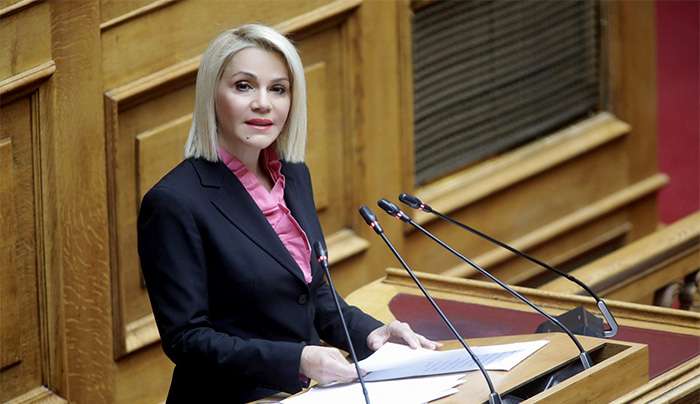 Το ζήτημα των ξεναγών και των ενσήμων τους έθεσε η Μίκα Ιατρίδη στην Υπουργό Εργασίας, Νίκη Κεραμέως.