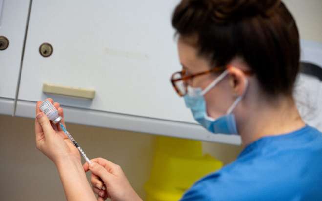 Εμβόλιο κατά του καρκίνου με τεχνολογία mRNA ανεβάζει τα ποσοστά επιβίωσης, λέει η Moderna