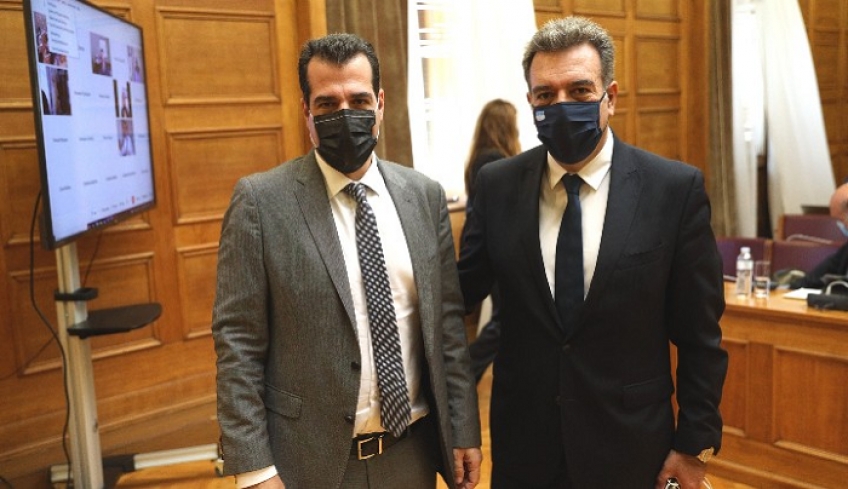 Μάνος Κόνσολας: "Έξι νέα μισθολογικά, βαθμολογικά και φορολογικά κίνητρα για να έρθουν γιατροί στα νησιά"