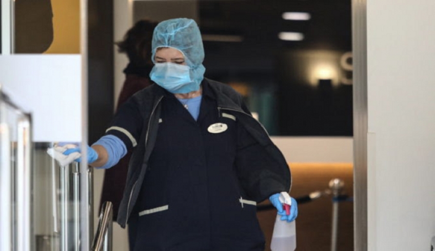 Κορωνοϊός: 50 γιατροί και νοσηλευτές σε καραντίνα σε δύο Κέντρα Υγείας στη Λέσβο – Θετική στον ιό μαία