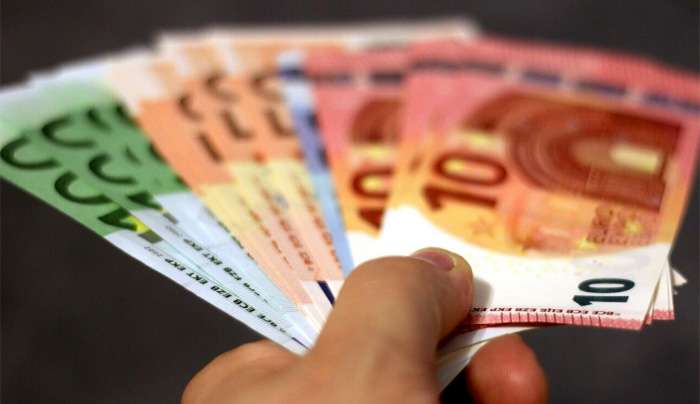 Τα επιδόματα που θα πληρωθούν μέχρι τα Χριστούγεννα