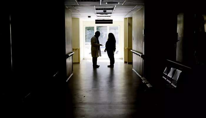 Φουντώνει η γρίπη και στην Ελλάδα – Γιατί ανησυχούν φέτος οι γιατροί