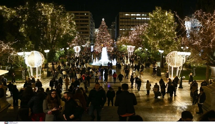 Χριστούγεννα «δύο ταχυτήτων»: Ρεβεγιόν με τεστ για εμβολιασμένους, που «τρώνε» πόρτα οι ανεμβολίαστοι, όλα τα μέτρα