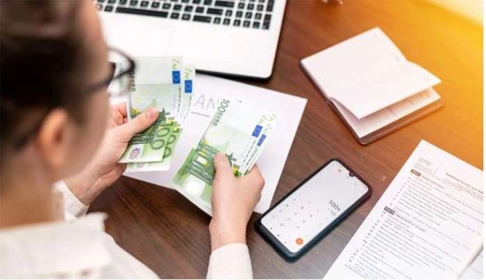 Έως πότε πρέπει να καταβληθεί το επίδομα αδείας από τους εργοδότες - Πώς θα το υπολογίσετε online
