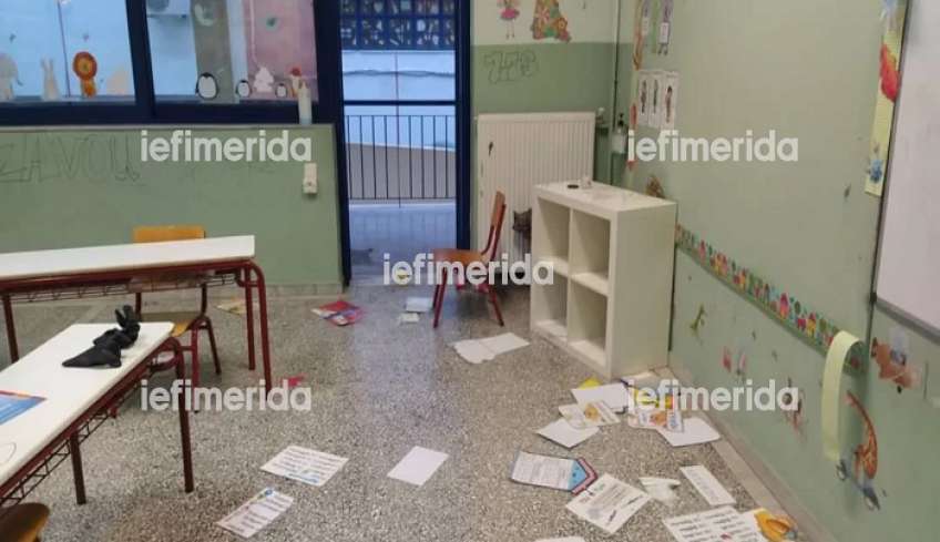 Εξωσχολικοί βανδάλισαν δημοτικό σχολείο στη Βούλα: Σβησμένα τσιγάρα, ύβρεις στον πίνακα -Αισχρές εικόνες