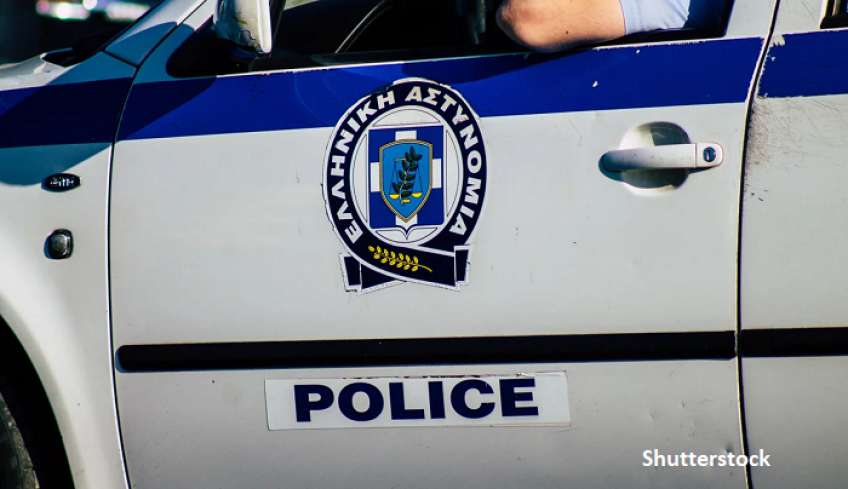 Χανιά: Παππούς κλώτσησε τη 2χρονη εγγονή του μέσα σε ζαχαροπλαστείο -Τον συνέλαβε η Αστυνομία