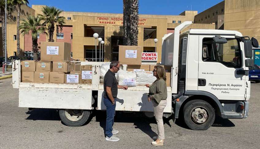 Παράδοση υγειονομικού υλικού από την Περιφέρεια στο Νοσοκομείο Ρόδου και ΕΚΑΒ