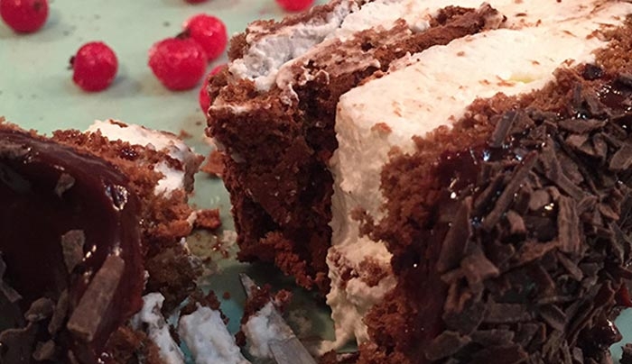 Σοκολατένιο ρολό (swiss roll με κρέμα τυριού)