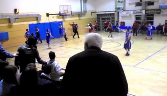 Η στιγμή του σεισμού κατά τη διάρκεια αγώνα μπάσκετ - ΒΙΝΤΕΟ