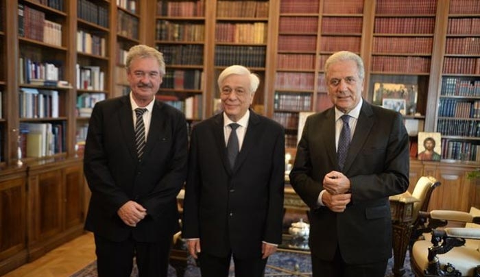 Παυλόπουλος: Είμαστε έτοιμοι για συνεργασία με τους γείτονες για το προσφυγικό αλλά χωρίς υποχωρήσεις