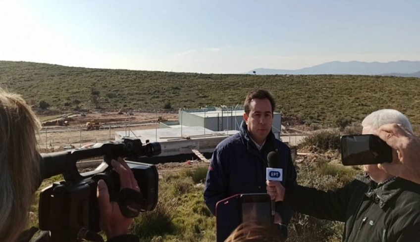 «Κεραυνοί» δημάρχου Σάμου κατά του Νότη Μηταράκη για τα ΚΥΤ