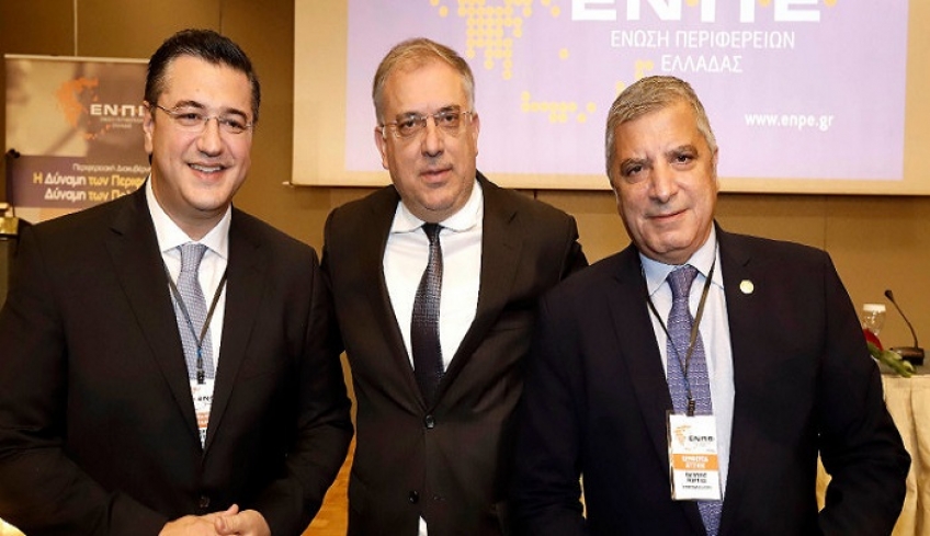 Ενωση Περιφερειών: Θρίαμβος Τζιτζικώστα με 70,9% - Καταποντίστηκαν Κατσιφάρας- Δούρου