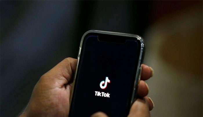 Bloomberg: Ο Ίλον Μασκ συζητά την εξαγορά του Tik tok στις ΗΠΑ