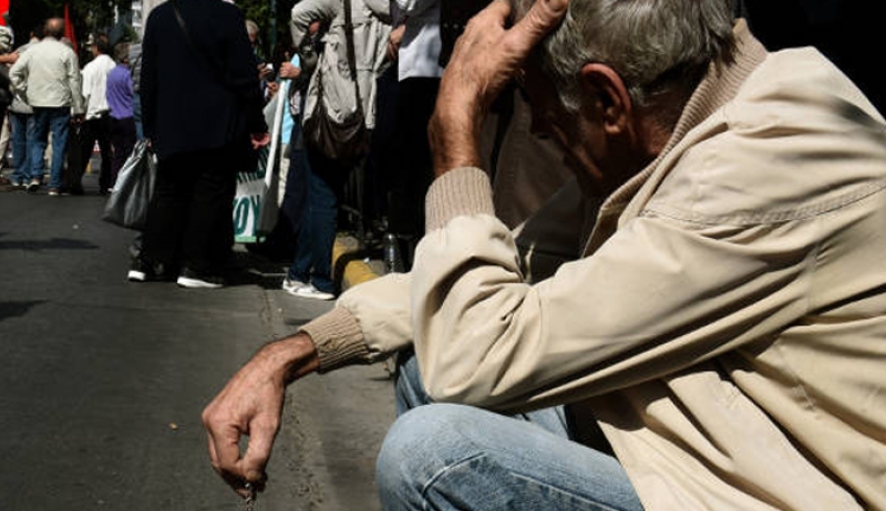 Οι συντάξεις στην «πρέσα» έως το 2060 – Στα 64 και 69 τα όρια ηλικίας