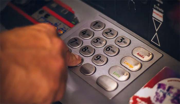 Ξεκινά στις 17 Δεκεμβρίου η προπληρωμή επιδομάτων, παροχών και του Δώρου Χριστουγέννων από τη ΔΥΠΑ