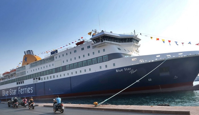 Και τρίτο πλοίο, το Blue Star Patmos, για τη μεταφορά μεταναστών
