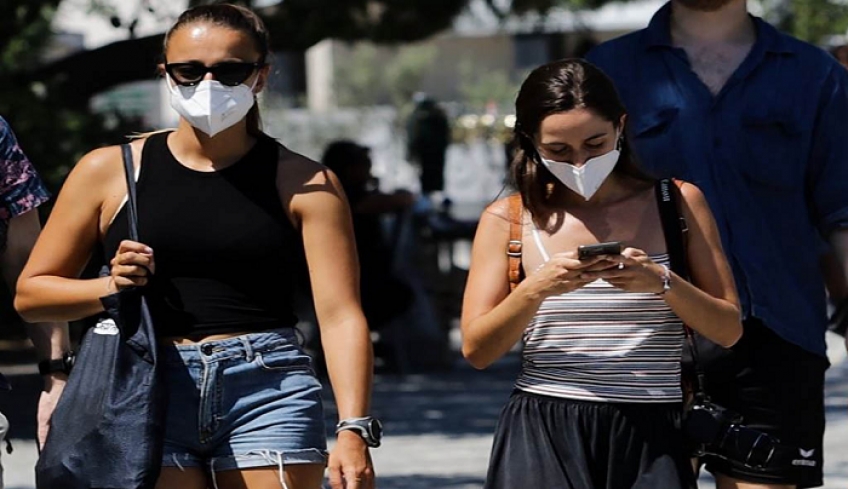 Κορωναϊός: Εβαλε στο μάτι τους νέους – Από 18-39 ετών το 45% των νέων κρουσμάτων και 40 παιδιά