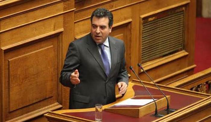 ΜΑΝΟΣ ΚΟΝΣΟΛΑΣ: «Να διασφαλιστεί η ομαλή και απρόσκοπτη ακτοπλοϊκή σύνδεση της Καρπάθου και της Κάσου, με τον Πειραιά και την Κρήτη»