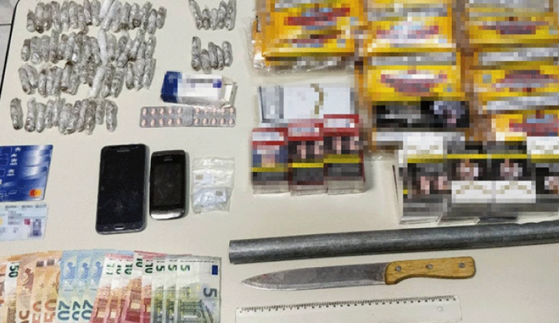 Συνελήφθησαν 3 αλλοδαποί για διακίνηση ναρκωτικών, λαθρεμπόριο καπνού, πλαστογραφία πιστοποιητικών και οπλοκατοχή
