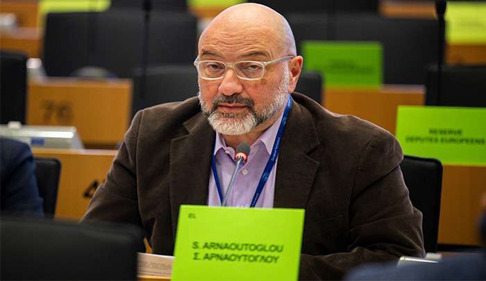 Σάκης Αρναούτογλου: «Εξηλεκτρισμός χωρίς δίκτυα και αποθήκευση σημαίνει ο λογαριασμός στους πολίτες»