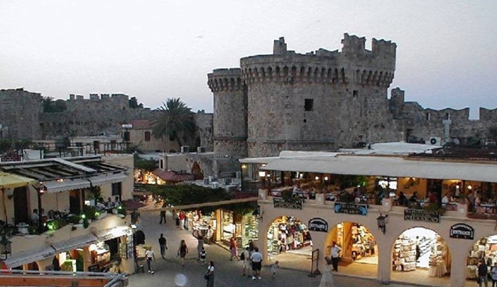 Επίθεση με ξύλινο ρόπαλο στην Παλιά Πόλη – Σε δίκη ο δράστης