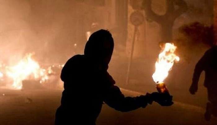 Θεσσαλονίκη: Νύχτα επεισοδίων με μολότοφ και χημικά (βίντεο)