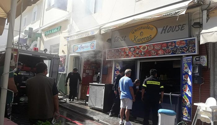ΕΚΤΑΚΤΟ: ΦΩΤΙΑ ΕΠΙΑΣΕ ΣΤΟ ΨΗΤΟΠΩΛΕΙΟ «ΚΩΣΤΑΣ» ΣΤΟ ΛΙΜΑΝΙ (ΦΩΤΟ-ΒΙΝΤΕΟ)