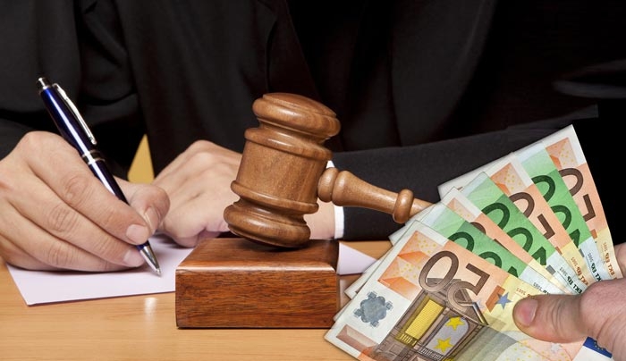 Η ώρα των κατασχέσεων -Αναλυτικά τα ποσά που θα μπορεί να «αρπάζει» η Εφορία από τους τραπεζικούς λογαριασμούς