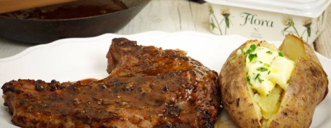 Pepper steak με φρεσκοψημένες πατάτες στο φούρνο
