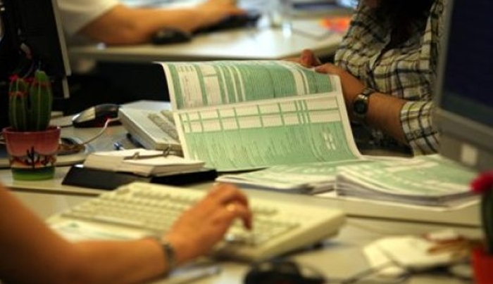 Μετά τις κάλπες αναδρομικές αυξήσεις φόρων - Αγρότες και ιδιοκτήτες αυτοκινήτων στο απόσπασμα