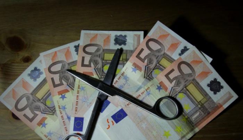 Απόλυτος αιφνιδιασμός! Έρχονται κατασχέσεις – εξπρές για χρέη σε ΔΕΚΟ και τράπεζες! «Ξηλώνουν» το φορολογικό απόρρητο