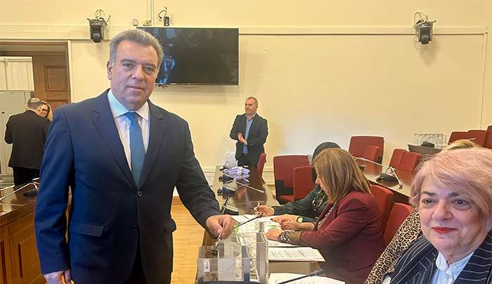«Με μεγάλη πλειοψηφία, ο Μάνος Κόνσολας εξελέγη Πρόεδρος της Επιτροπής Περιφερειών της Βουλής»