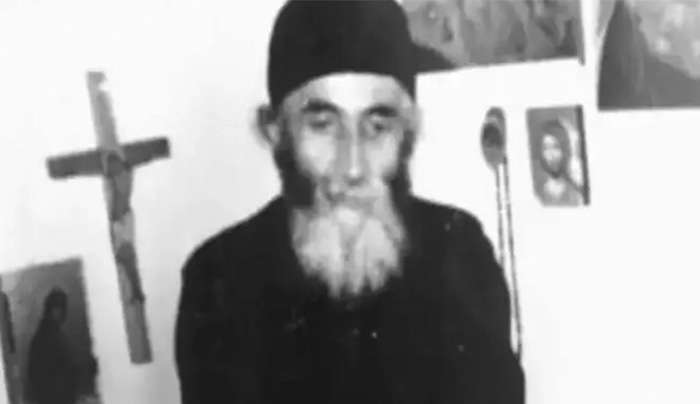 Άγιος Παΐσιος: «Οι άνθρωποι απομακρύνθηκαν από τον Θεό και τελικά όσα βγάζουν από τη δουλειά τα δίνουν στους γιατρούς»