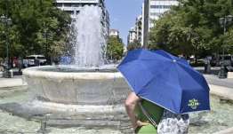 Καιρός σήμερα: Τοπικές βροχές στα δυτικά τμήματα – Στους 35 βαθμούς η θερμοκρασία στην Αττική