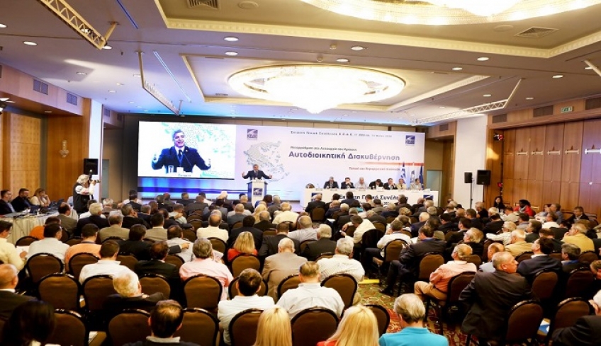 ΚΕΔΕ: Πέντε αντίπαλοι, με κυριαρχία ΝΔ -Ποιος προηγείται στο «γαλάζιο» στρατόπεδο