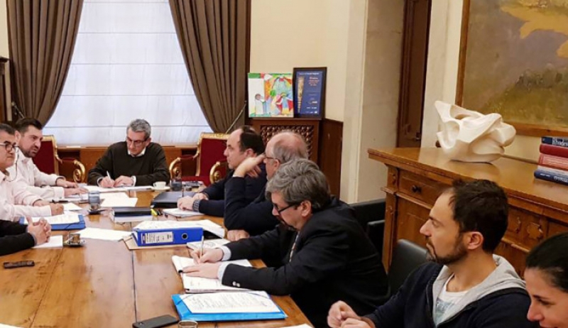 Με αταλάντευτη προσήλωση, η περιφερειακή αρχή εργάζεται για την υλοποίηση του εκτενούς δικτύου υδατοδρομίων στα νησιά του Νοτίου Αιγαίου    Πηγή:www.dimokratiki.gr