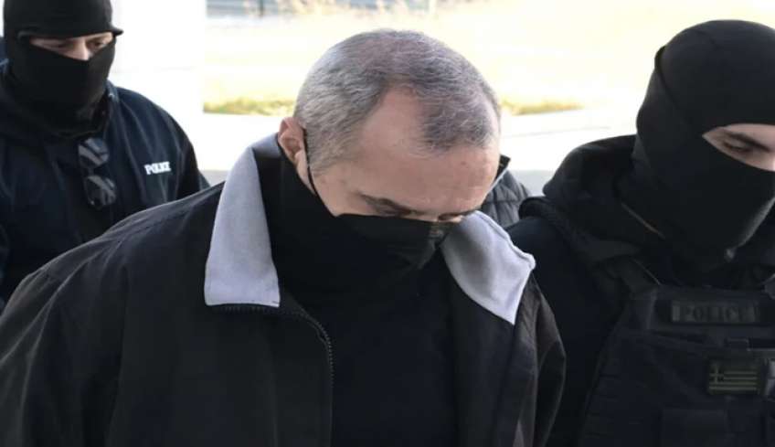 «Τη βίασε και το τέρας δηλώνει ερωτευμένος, με 43 χρόνια διαφορά»: Ξεσπά η αδερφή της 12χρονης για τον Κολωνό