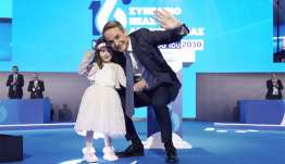 Από το νησί της Κω κατάγεται το κοριτσάκι που έκλεψε την παράσταση στο συνέδριο της ΝΔ
