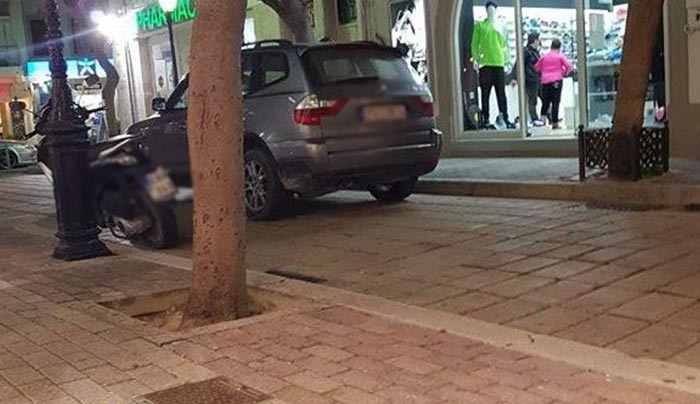 ΑΝΑΓΝΩΣΤΗΣ: Πεζόδρομος για...αυτοκίνητα η πλατεία Κονίτσης!