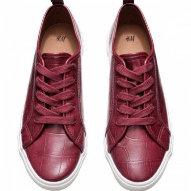 Τα κροκό sneakers από τα H&amp;M
