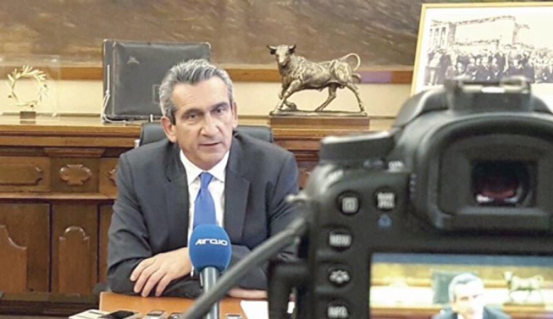 Ο περιφερειάρχης άφησε ξανά υπονοούμενα για δυνάμεις που απεργάζονται δεινά