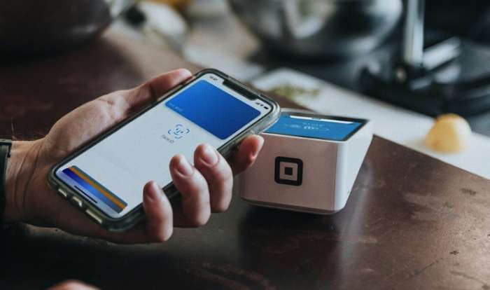 Μείωση 50% στις χρεώσεις των POS - Για ποιες συναλλαγές και σε ποιες περιπτώσεις
