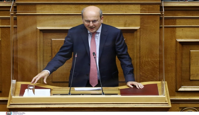 Αύξηση παροχών και νέα μείωση της ανεργίας το 2022 προανήγγειλε ο Χατζηδάκης, τι είπε για τον κατώτατο μισθό