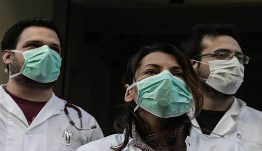 «Πόλεμος» γιατρών – κυβέρνησης για τα κρούσματα: «Τα κρύβετε» – «Δεν ανακοινώνονται σε τοπικό επίπεδο για να προστατεύονται οι τουριστικοί προορισμοί»