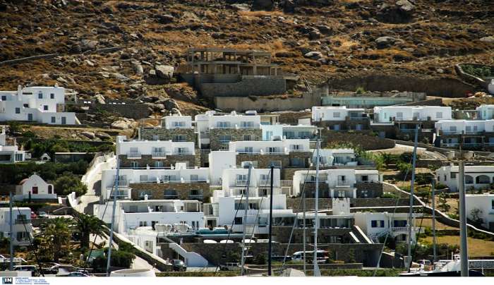 «Συνελήφθησαν» 200 βίλες στην Μύκονο να ενοικιάζονται χωρίς να δηλώνουν ούτε ευρώ