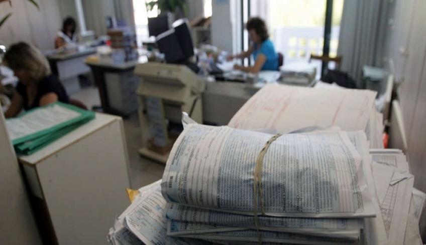 Κατάσχεση δανείων άνω των 6.000 ευρώ για χρέη στα Ταμεία